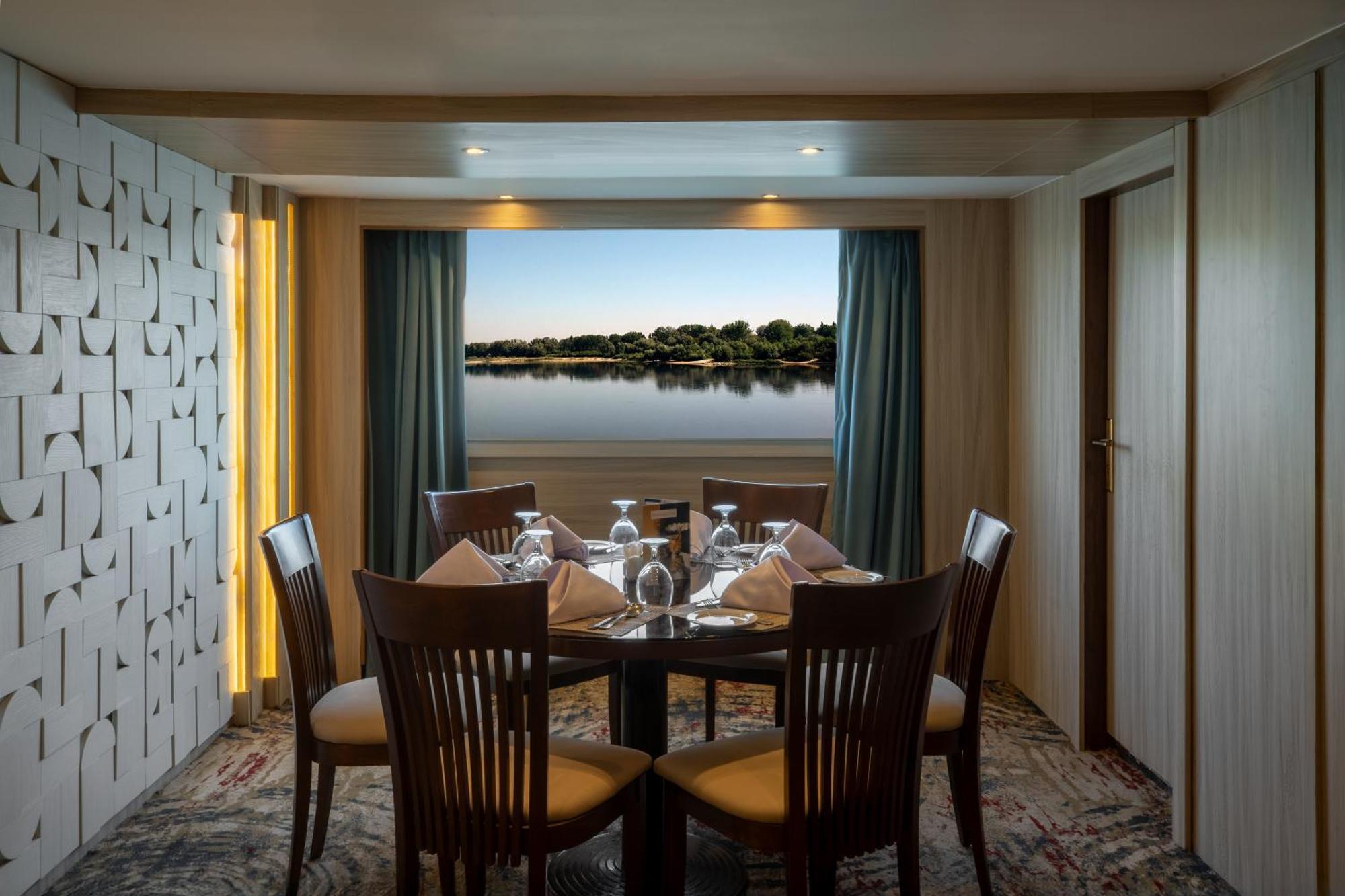 Renaissance Nile Cruise - Every Saturday From Luxor To Aswan For 4 Nights , And Every Wednesday From Aswan To Luxor For 3 Nights Dış mekan fotoğraf
